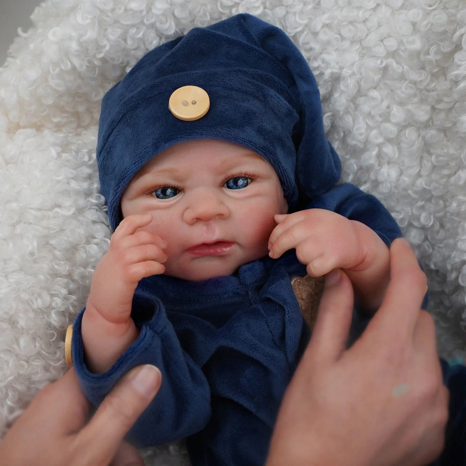 Bebê reborn Menino recem nacido de silicone com olhos azuis 48cm - Gael